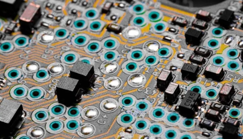 PCB��·��ä�״ֲ���ô��